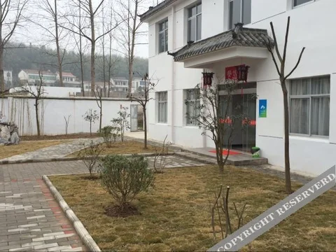 Луань: Hongshan inn