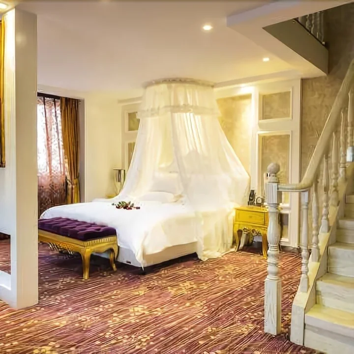 Кайфын: Baihehui Loft Hotel