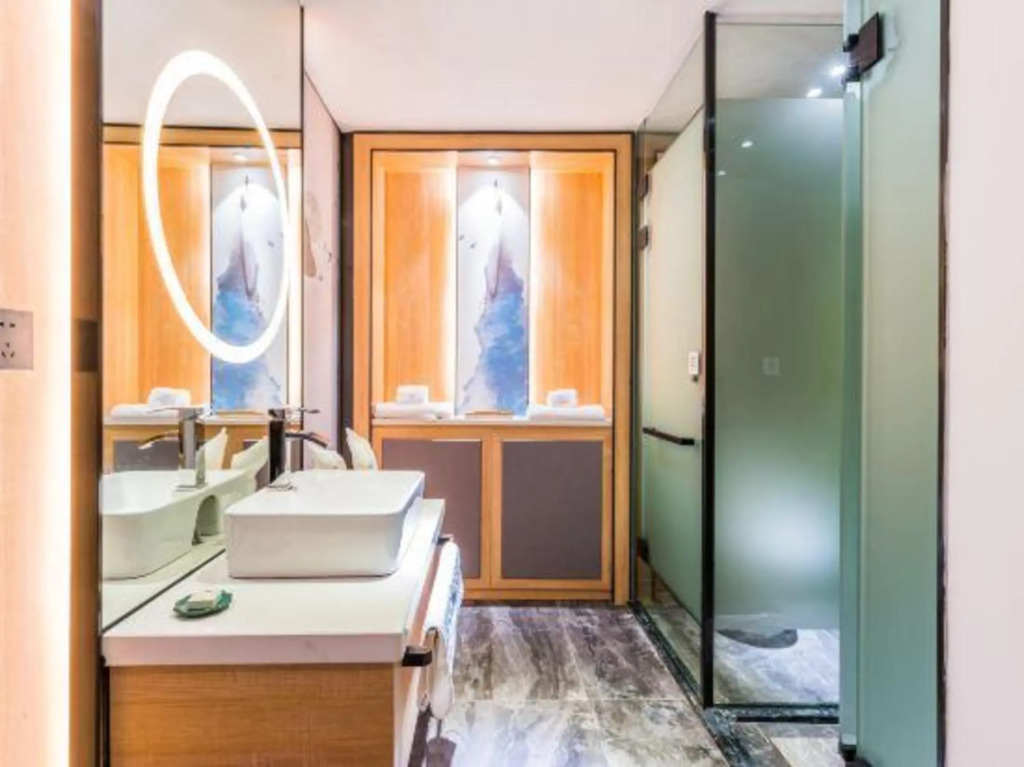 Чжаоцин: Jinxuan Chanyun Holiday Hotel (Sihui Zhenshan Avenue)