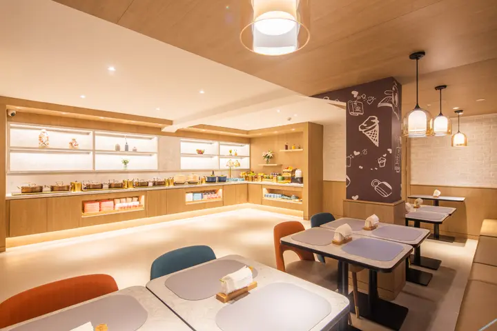 Лоян: HanTing Hotel (Luoyang Zhouwangcheng Square Yingtianmen)