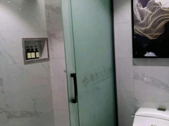 Цюйцзин: Beauty Hotel