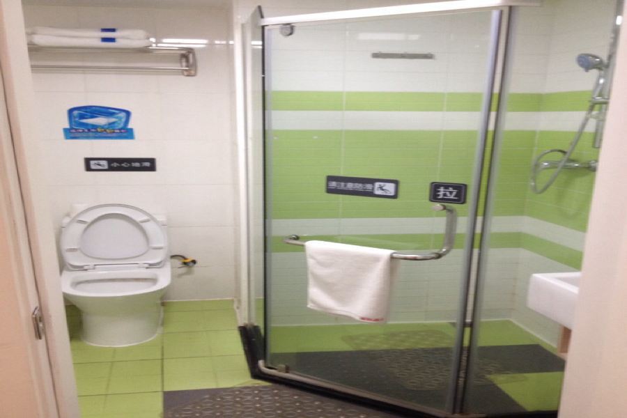 Чэнду: 7 Days Premium (Chengdu Chunxi Road Metro Station)