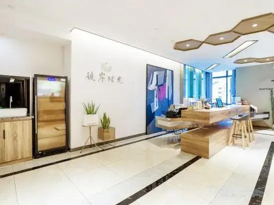 Чунцин: Cheezo High altitude river view Hotel ( Jiefangbei hongyadong store)