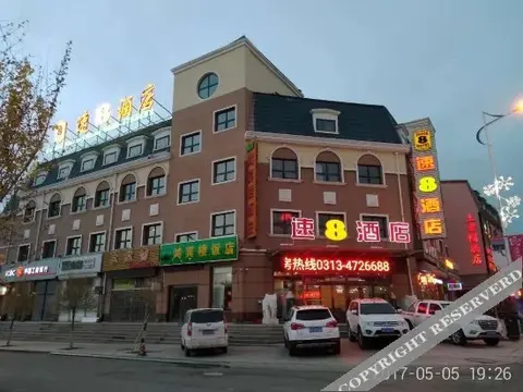 Чжанцзякоу: Super 8 Hotel (Zhangjiakou Celebration Plaza Hotel)
