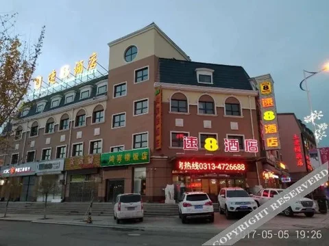 Чжанцзякоу: Super 8 Hotel (Zhangjiakou Celebration Plaza Hotel)