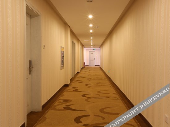 Чжанцзякоу: Super 8 Hotel (Zhangjiakou Celebration Plaza Hotel)