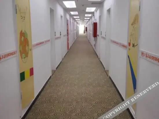Чжэнчжоу: π HOTEL (DENGFENG BUS STATION SHAOLIN TEMPLE)