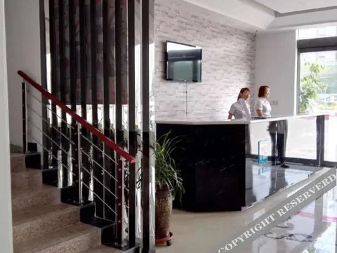 Чжэнчжоу: π HOTEL (DENGFENG BUS STATION SHAOLIN TEMPLE)
