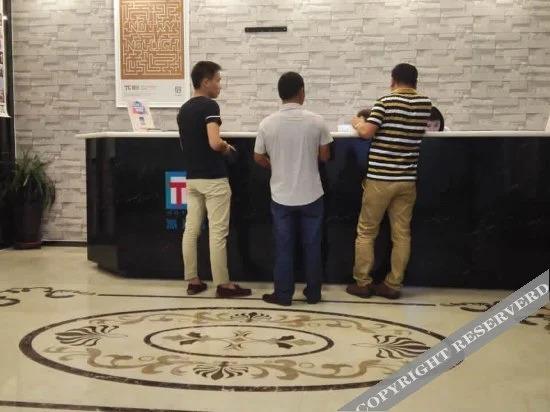 Чжэнчжоу: π HOTEL (DENGFENG BUS STATION SHAOLIN TEMPLE)