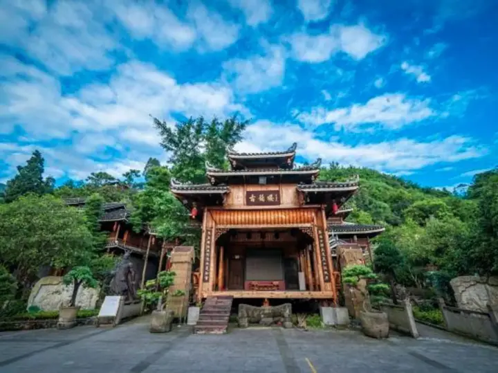 Чунцин: Guyun Langqiao Holiday Hotel