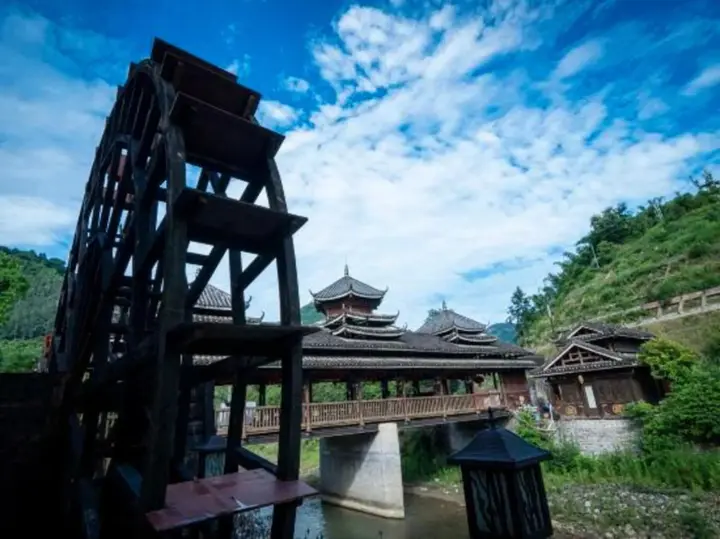 Чунцин: Guyun Langqiao Holiday Hotel