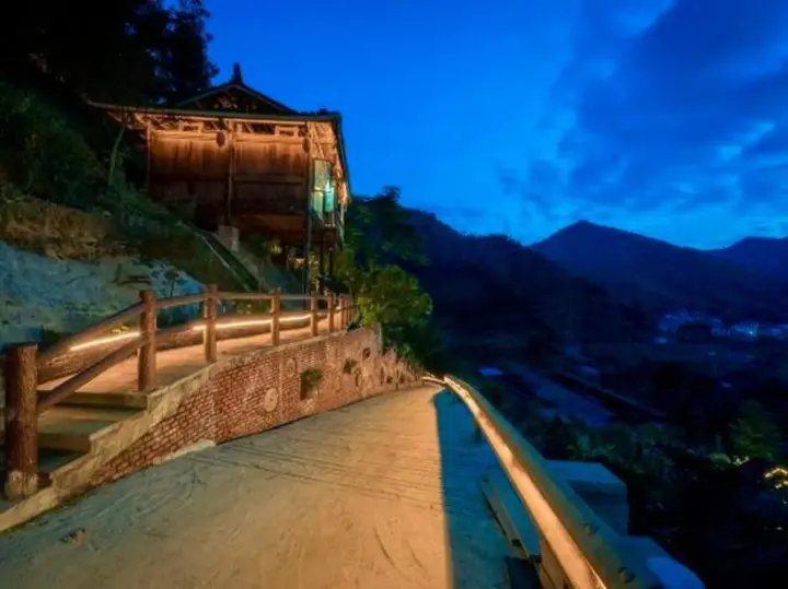 Чунцин: Guyun Langqiao Holiday Hotel