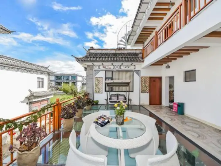Дали: Xinan Minzu Inn