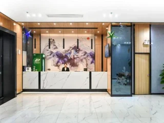 Янгиианг: Lanli Lily Hotel (Yangjiang East Huicheng Branch)