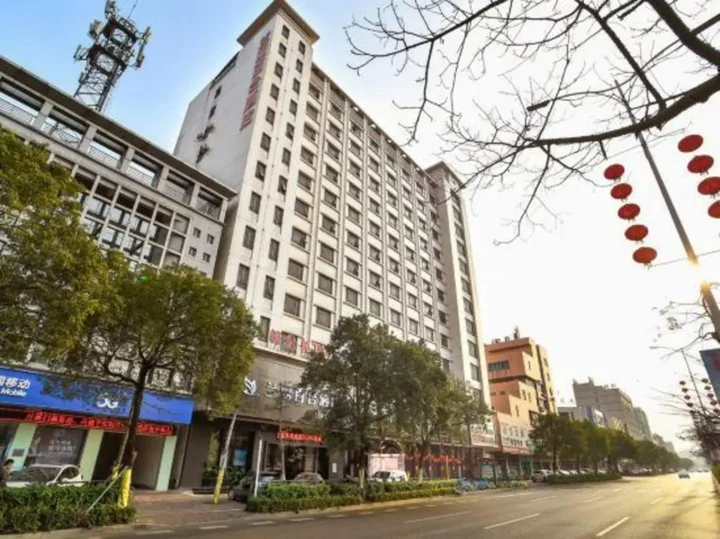 Янгиианг: Lanli Lily Hotel (Yangjiang East Huicheng Branch)