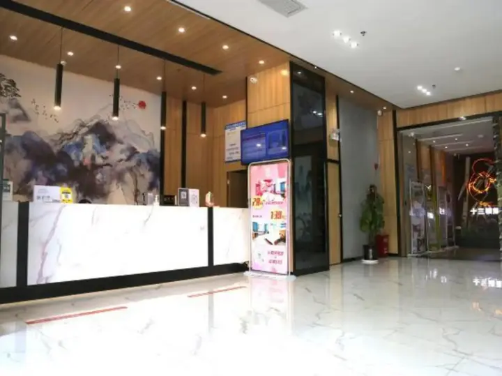 Янгиианг: Lanli Lily Hotel (Yangjiang East Huicheng Branch)