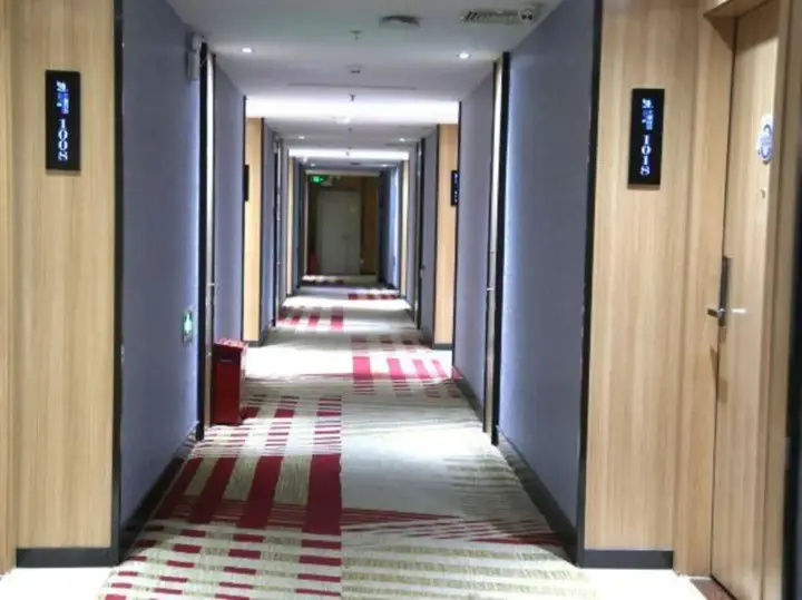 Янгиианг: Lanli Lily Hotel (Yangjiang East Huicheng Branch)