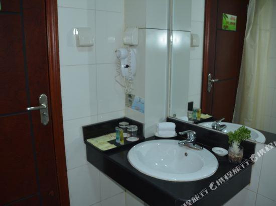 Динси: Dingxi Fengcheng Hotel
