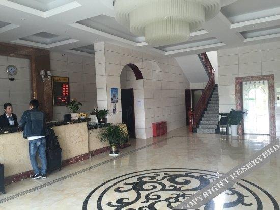 Шанграо: Fuchun International Hotel
