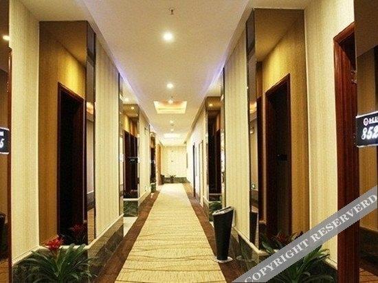 Ухань: 万景商务酒店(汉口火车站范湖地铁站店)