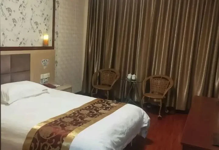 Цзинмэнь: Jingbo Business Hotel