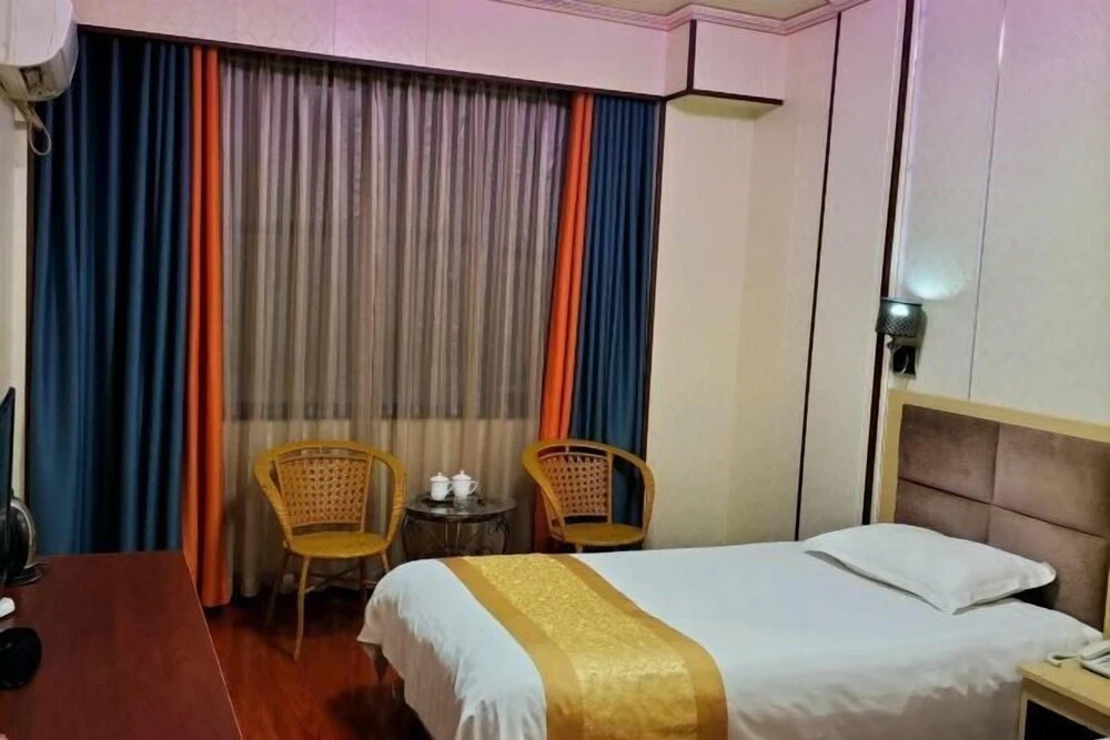 Цзинмэнь: Jingbo Business Hotel