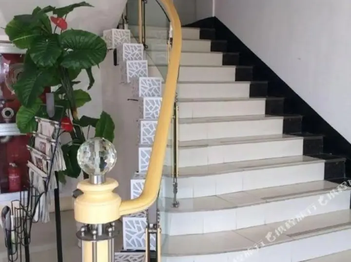 Цзясинь: Jinting Business Hostel