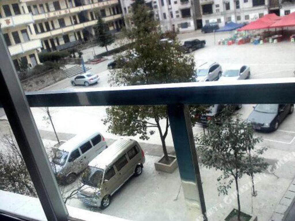Уян: Qingyuan Motel