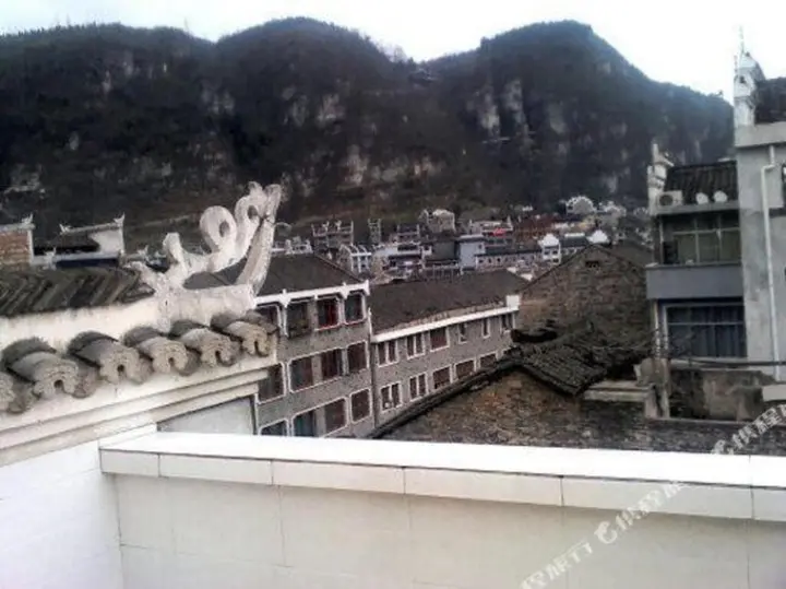 Уян: Qingyuan Motel