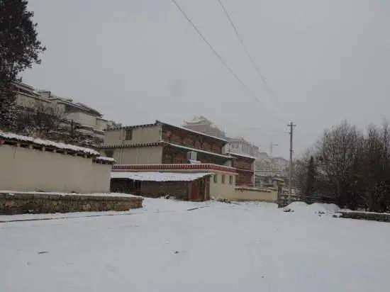 Шангри-Ла: Xike Hostel