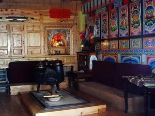 Шангри-Ла: Xike Hostel