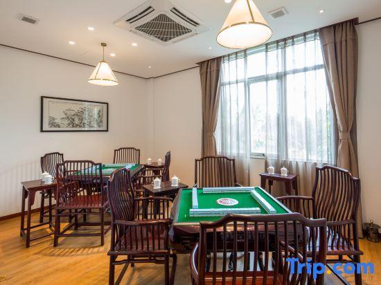 Юньфу: Yunfu Xinxing Longshan Hot Spring Hotel