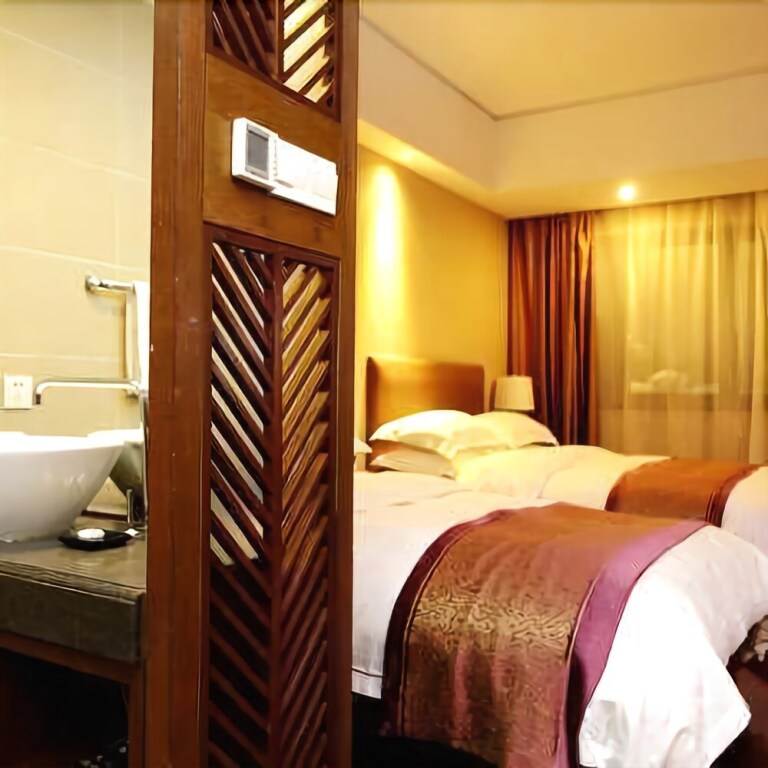 Цзясинь: Goldenplam Hotel