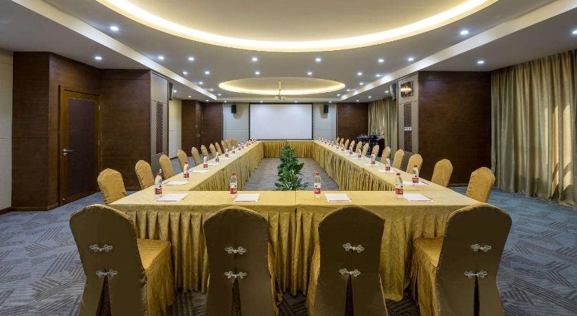 Цюйцзин: Ramada Huize