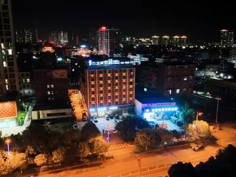Цюйцзин: CLOUDS Hotel (Luoping Margaret)