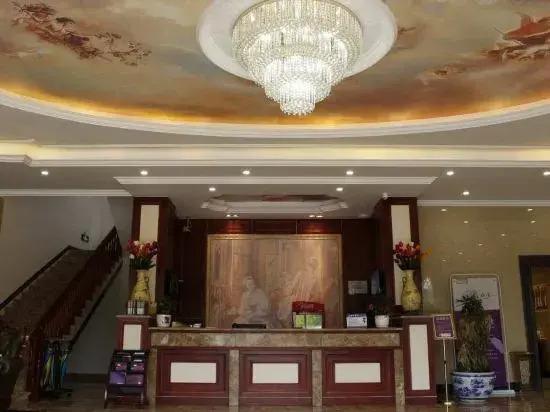 Цюйцзин: CLOUDS Hotel (Luoping Margaret)