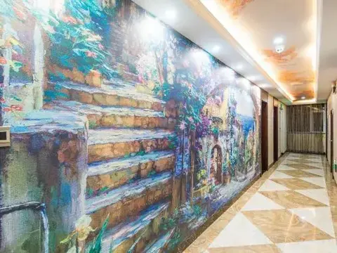 Цюйцзин: CLOUDS Hotel (Luoping Margaret)