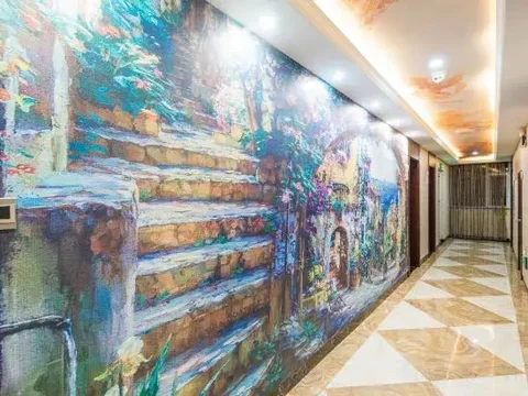 Цюйцзин: CLOUDS Hotel (Luoping Margaret)