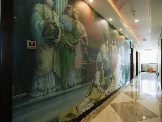Цюйцзин: CLOUDS Hotel (Luoping Margaret)