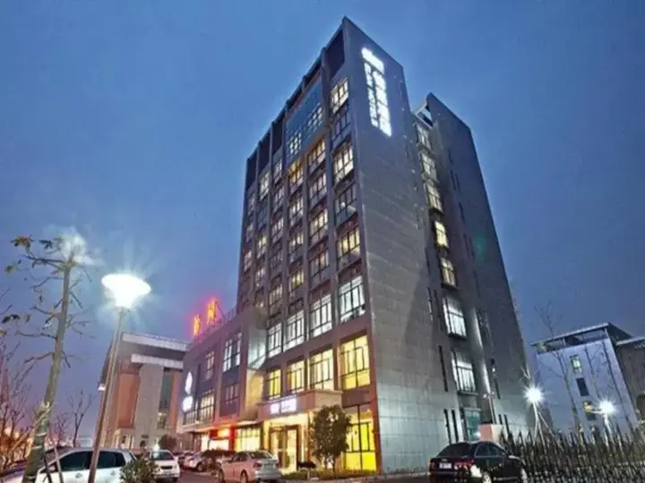 Цзясинь: HanTing Hotel (Haiyan Wuyue Plaza)