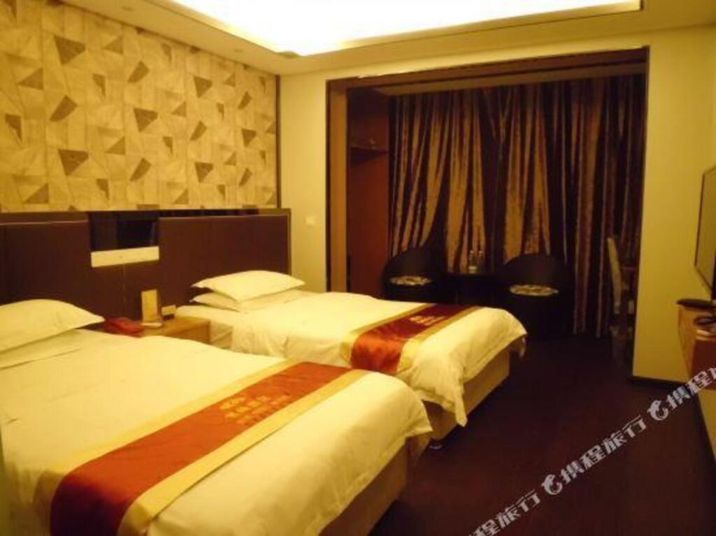 Кандин: Xuefeng Hotel