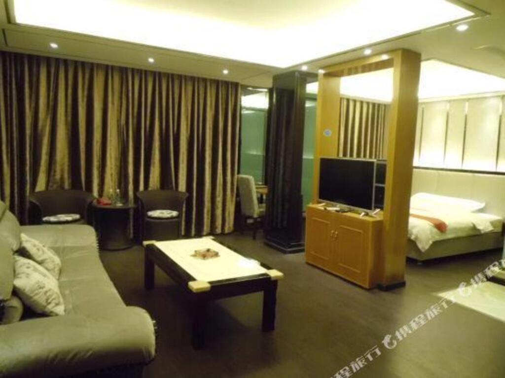 Кандин: Xuefeng Hotel
