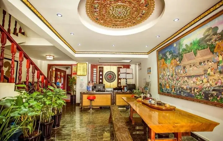 Цзинхун: Phoenix Trees Inn