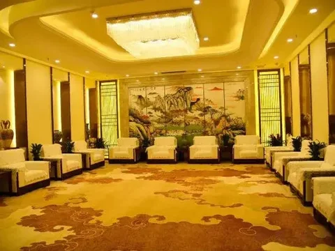 Лоян: World Trade Hotel (Luoyang Longmen High-speed Railway Station Sports Center)