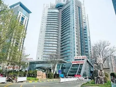 Лоян: World Trade Hotel (Luoyang Longmen High-speed Railway Station Sports Center)