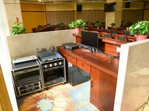 Лоян: World Trade Hotel (Luoyang Longmen High-speed Railway Station Sports Center)
