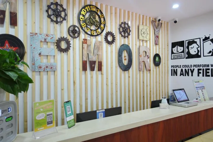 Ханчжоу: Hangzhou Memory Travel International Hotel- Edge West Lake