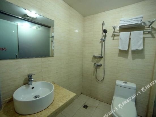 Ичан: 6+1 Business Hotel