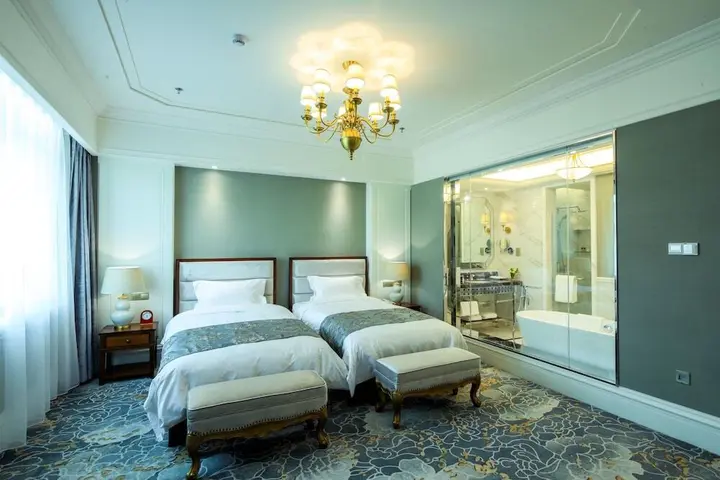 Циндао: Qingdao Laoshan Bay Hotel