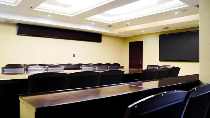 Эньши: Hefeng Huarong Business Hotel